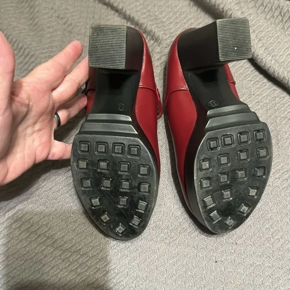 EUC  burgundy block heel Mary Jane’s - Picture 3 of 9